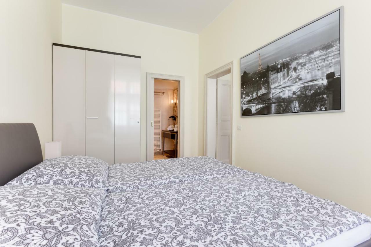 Apartment Halkova 5 Prag Exteriör bild
