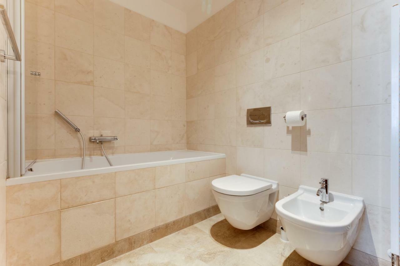 Apartment Halkova 5 Prag Exteriör bild